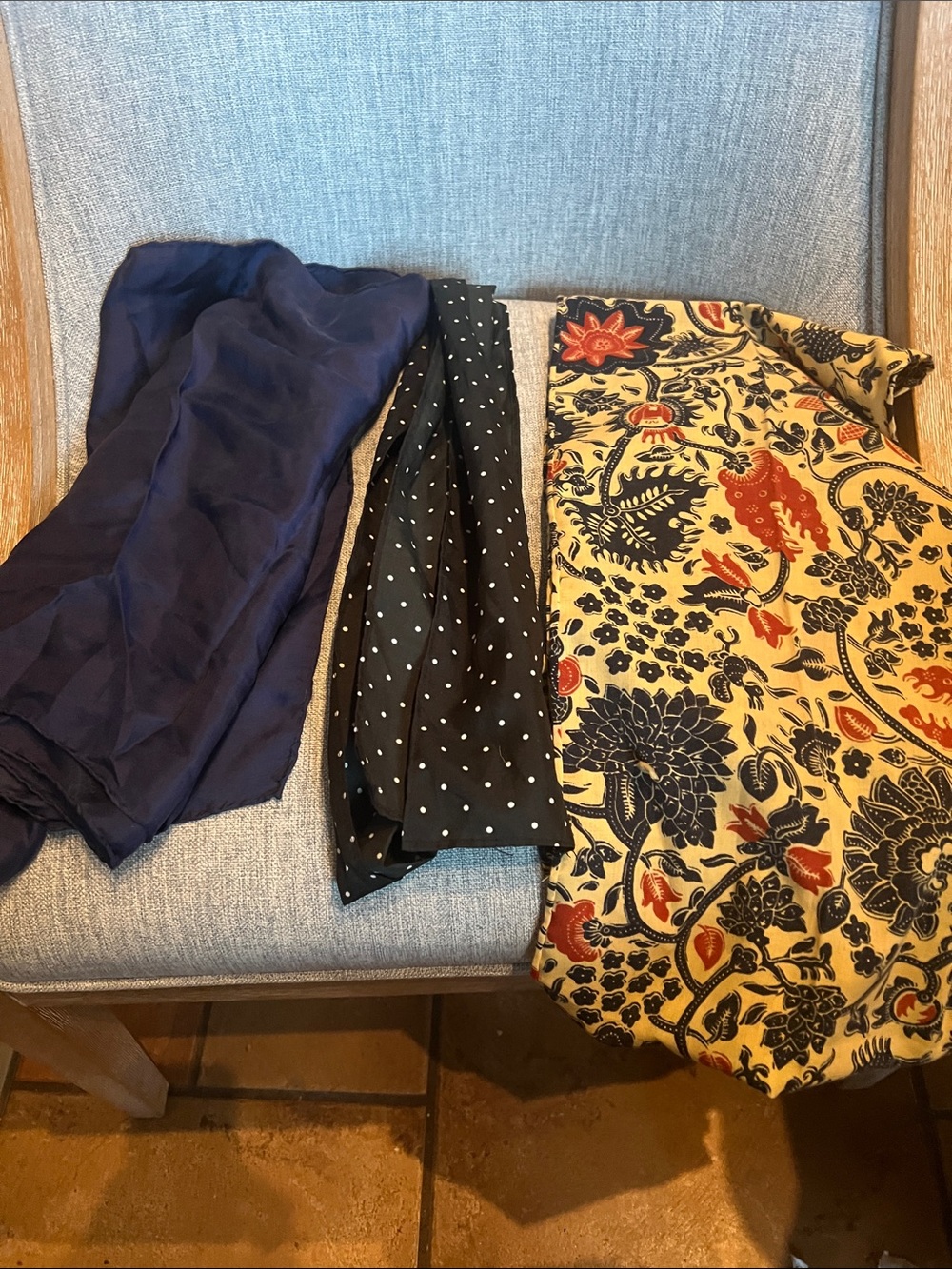 VINTAGE SCARVES (3)